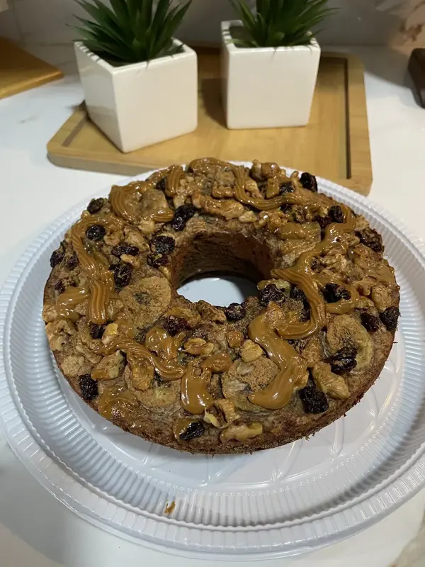 Bolo rústico de banana com doce de leite