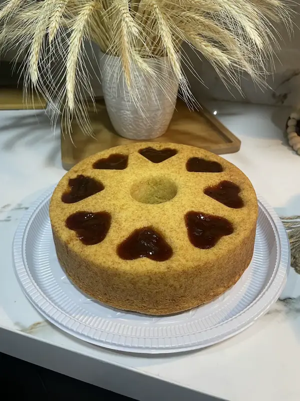 Bolo de Fubá com goiabada, em forma de coração